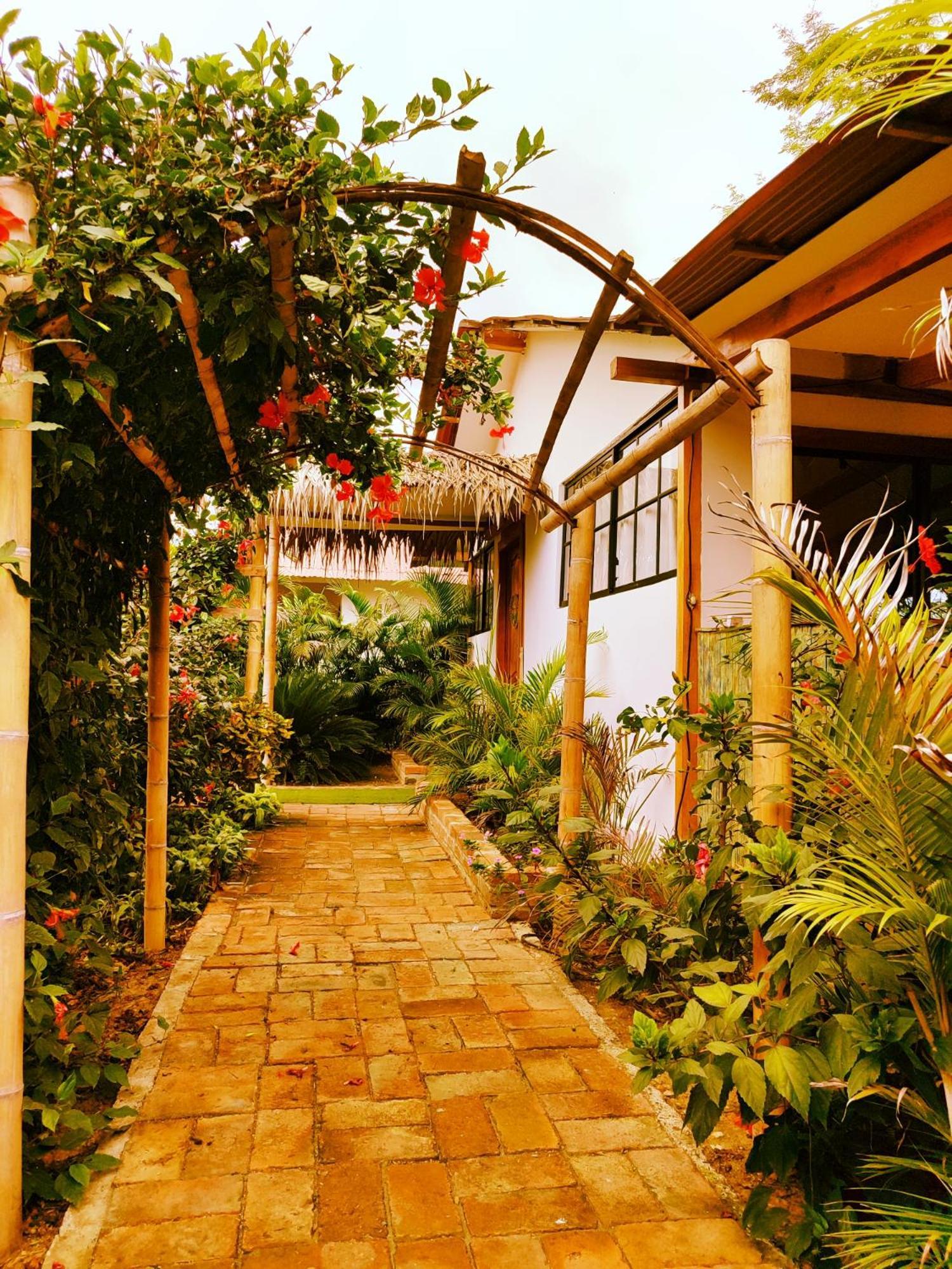 Cafe Madame Hotell Puerto López Exteriör bild